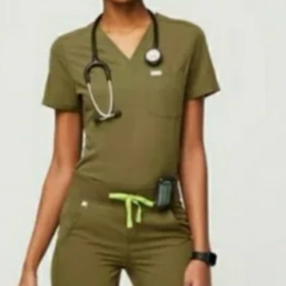 FIGs women's Martini Olive Catarina™ - One-Pocket Scrub Top - S / Martini Olive